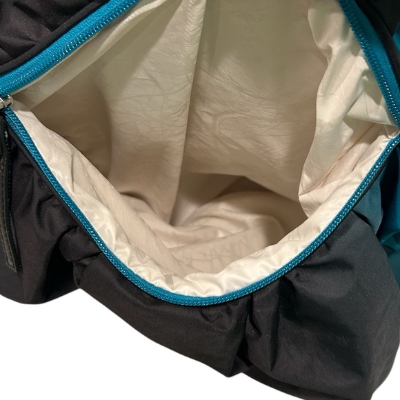 Lululemon Hot Yoga Hobo Bag - Picture 7 of 16